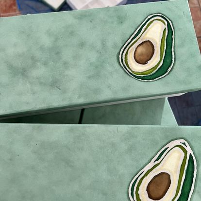 Box mulberry with batik painting avocado design