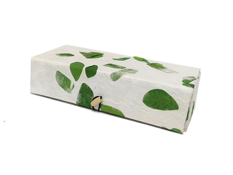 Box mulberry paper with dyed leaves กล่องกระดาษสาใบไม้ย้อม ขนาด 20xx9x5cm