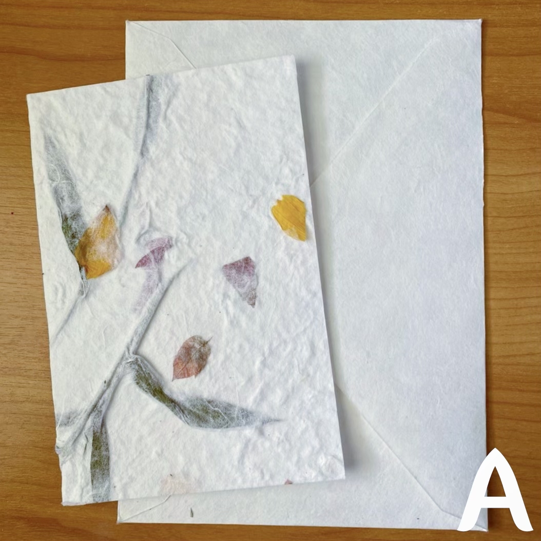  Greeting card mulberry paper with flowers การ์ดกระดาษสาแต่งดอกไม้ 12x17cm