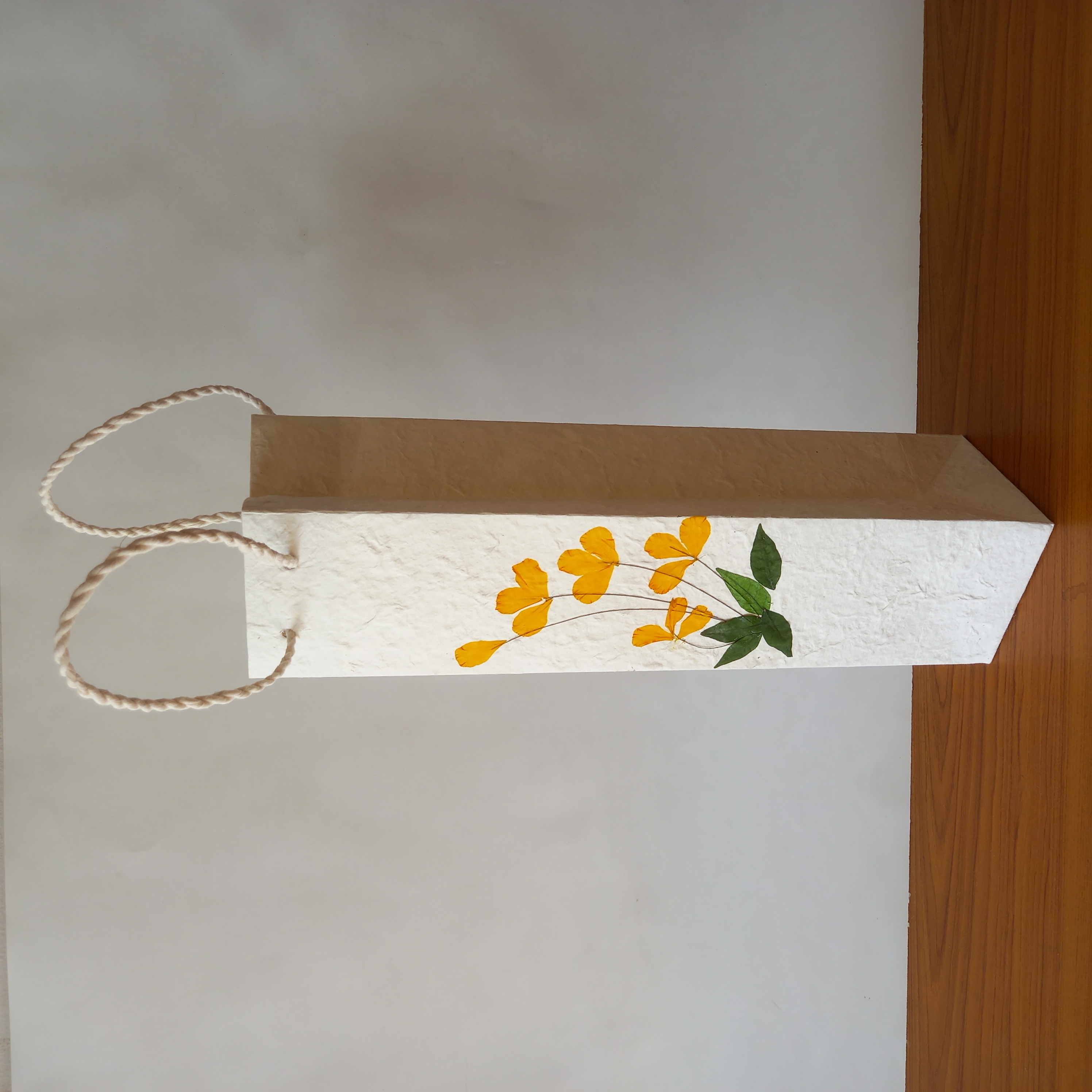 Paper wine bag with flower decorative